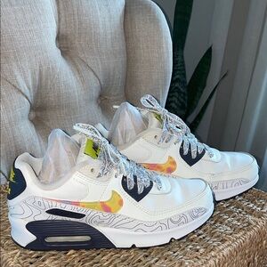 Like New Nike Air Max 90’s. WM - 5.5, Youth 3.5
